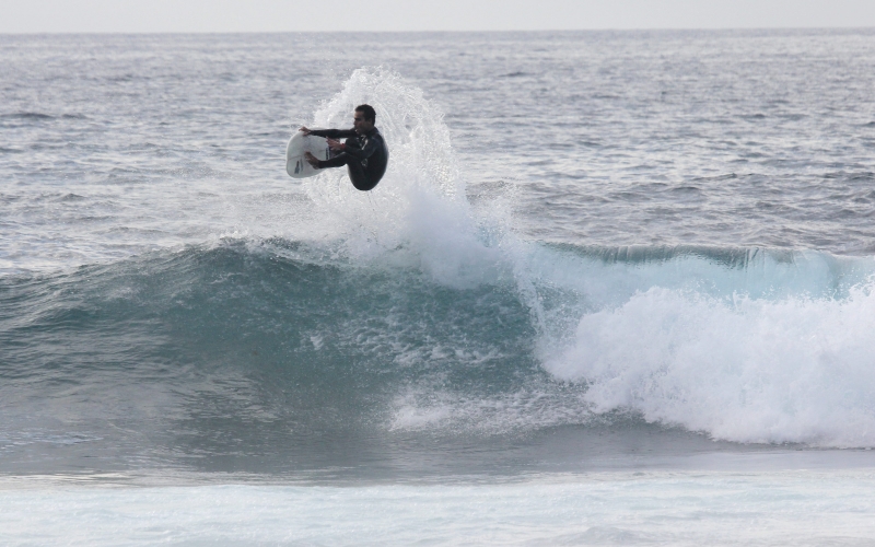 Ein Aerial ist ein Sprung beim Wellenreiten, bei dem der Surfer die Wellenlippe für einen Absprung nutzt, um wieder in der selben Welle zu landen