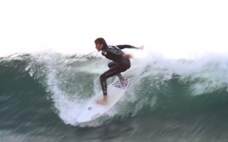 Wellenreiten lernen - das funktioniert am besten in einem Surfcamp