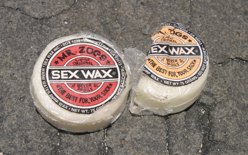 	 Sex Wax  Markenname für das wohl bekannteste Surfwachs von Mr. Zogs