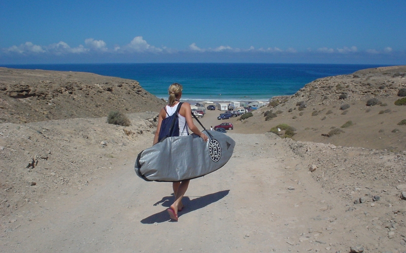Ein Boardbag schützt das Surfboard